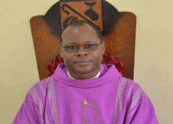 TOGO: LE PÈRE PIERRE MARIE CHANEL AFFOGNON MET FIN AUX MENSONGES D’AGBÉYOMÉ KODJO ET DE LA DMK AU SUJET DE MGR NICODÈME BARRIGAH-BÉNISSAN