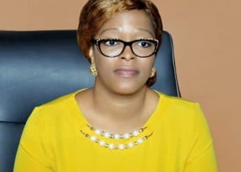 Reckya Madougou prend les coups recto-verso