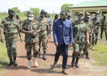 Champ de tir des FAT : Le Président Faure Gnassingbé assiste à des tirs d’armes lourdes à Akaba