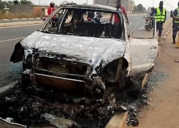Togo/la voiture de Juliano a pris feu ce matin : plus de peur que de mal