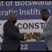 Afrique : Pr David Dosseh remet le bâton de la limitation de mandats au président Botswanais