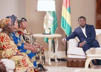 Faure Gnassingbé reçoit une délégation des commerçantes victimes de l’incendie du marché Agoè Assiyéyé, décembre 2023 | Photo: DR