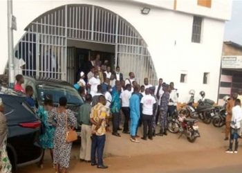 Togo- Mauvaise note pour l’Église Pentecôte : Recours à la police pour réprimer les fidèles manifestants dans les églises