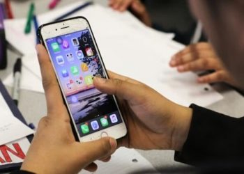 Togo : Des sanctions sévères attendent les élèves utilisant leur téléphone à l’école ou pibliant des contenus indécents sur les RS