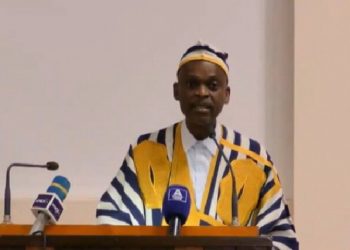 Le Prof. Robert Dussey