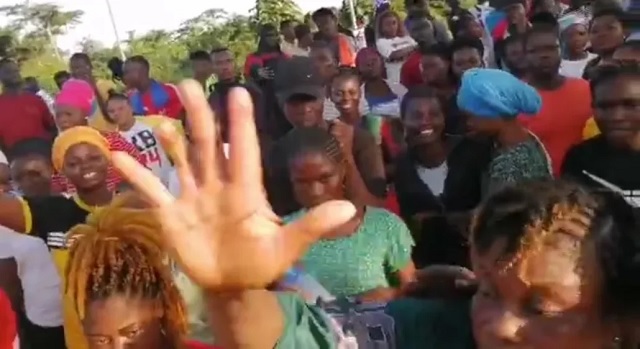 Les employés de l’usine de la Société nouvelle industrie (SNI) à Gbatopé au Togo en grève | Photo: lalternative.info