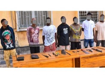 Lomé : la Police nationale démantèle plusieurs réseaux de vols et d’agressions armées impliquant des taxi-motos