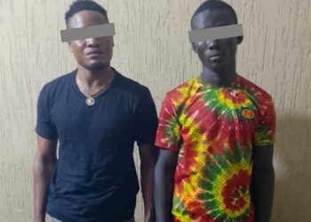Lomé : à moto et armés de machettes, deux présumés braqueurs interpellés à Légbassito