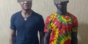 Lomé : à moto et armés de machettes, deux présumés braqueurs interpellés à Légbassito