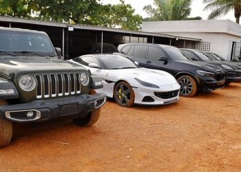 Le Togo restitue des voitures de luxe volées aux États-Unis au FBI à Lomé