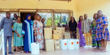 Agoè-Nyivé : la sénatrice Vincenzia Meyer dote neuf CMS en médicaments et consommables médicaux